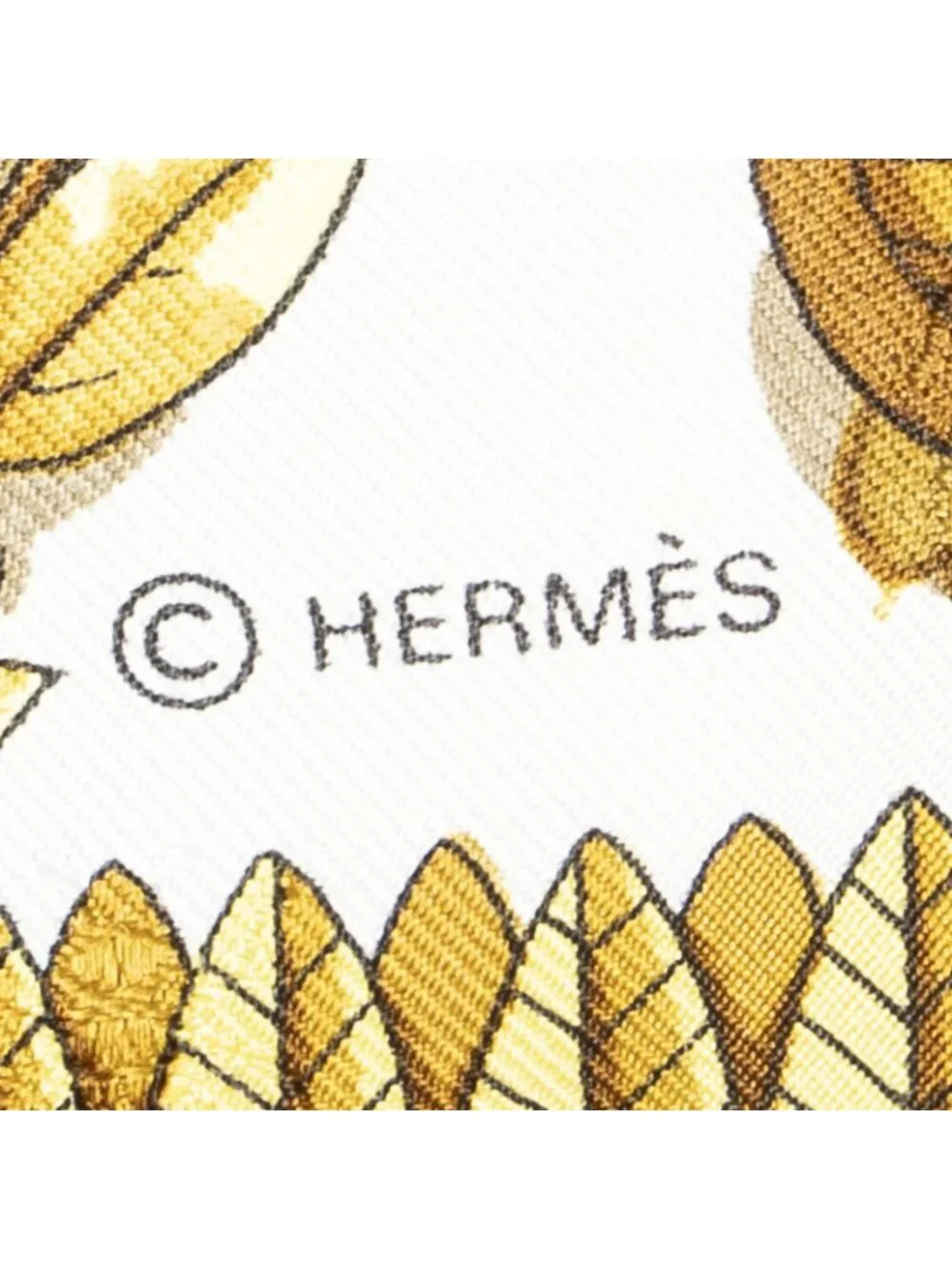 ★SOLD★ Hermes Scarf Beige Red Green 100% Jacquard Silk - Picture 4 of 5